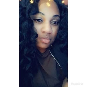 Meet your Posher, Mia